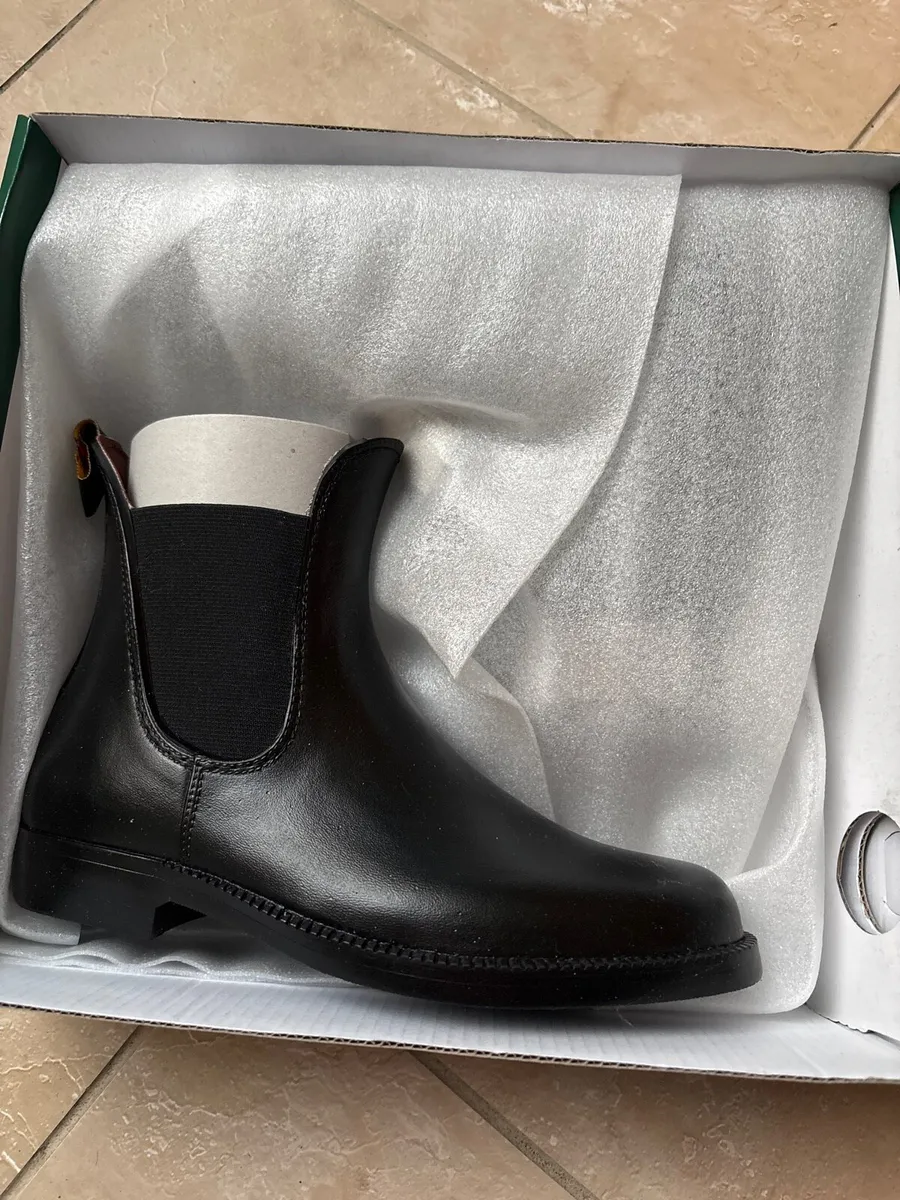 Children’s jodhpur boots - Image 1