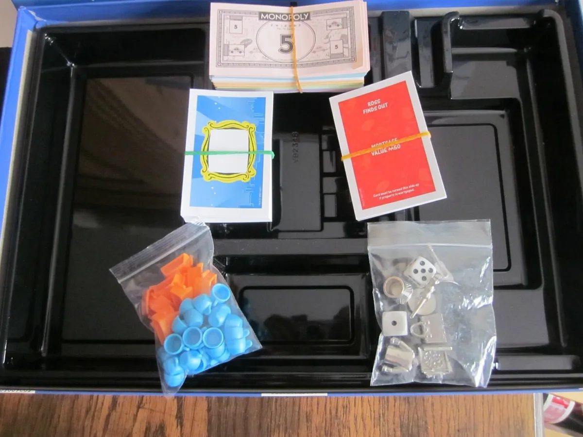 Monopoly Friends The TV series Board Game - Image 4