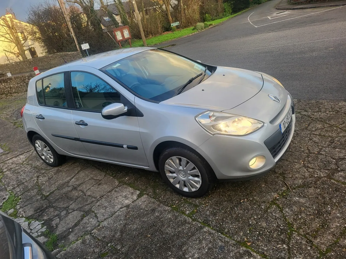 Renault Clio full taxed and tested. - Image 1