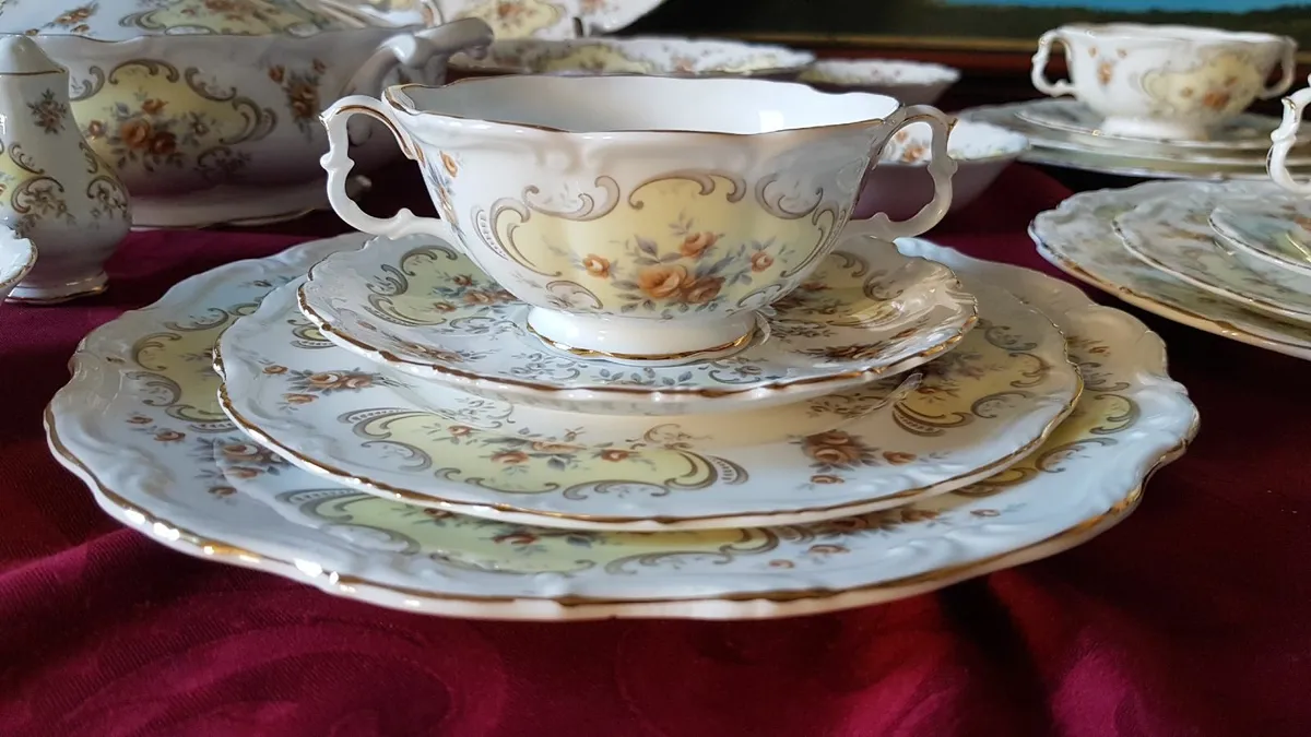 37Pc.Royal Albert England September Song DinnerSet - Image 3