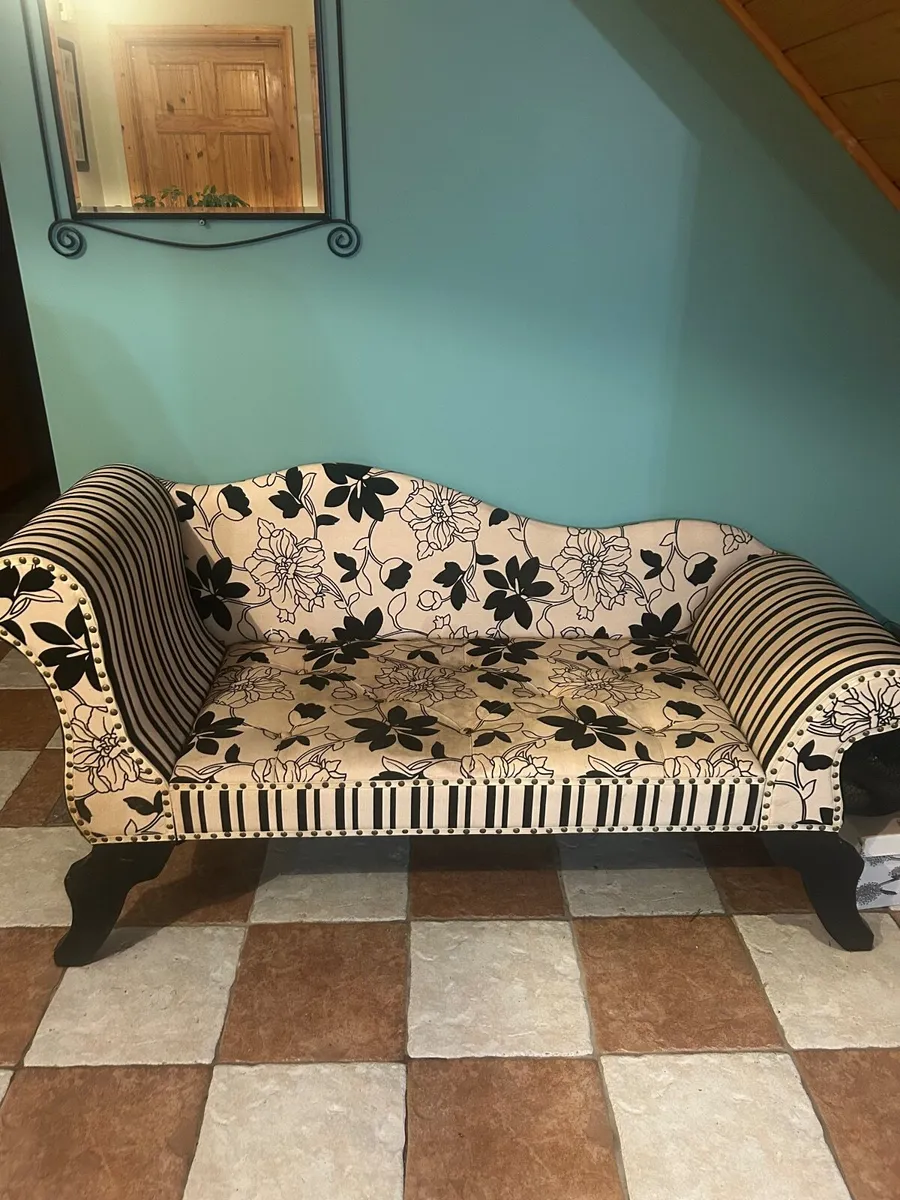 Beautiful Sofa (Needs to sell this week)