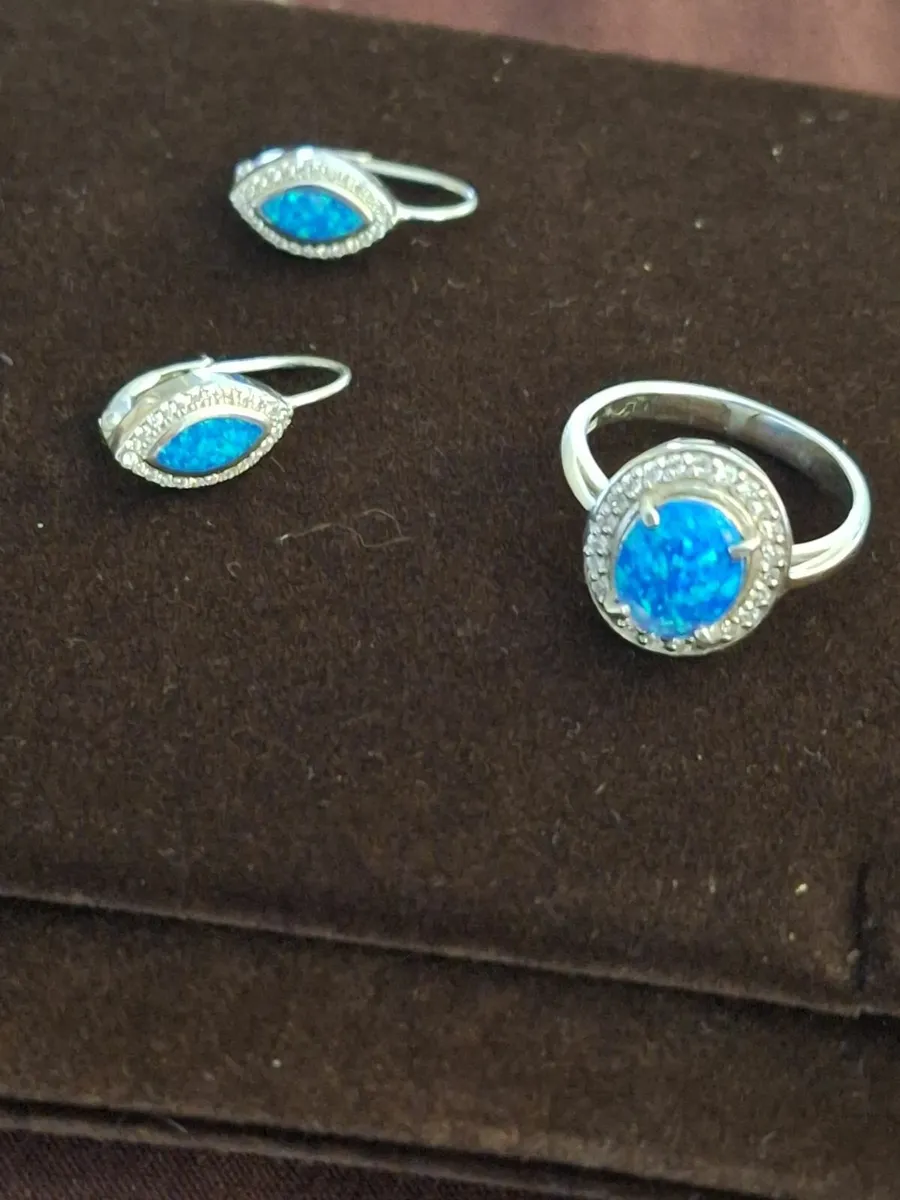 Ring and earrings - Image 1