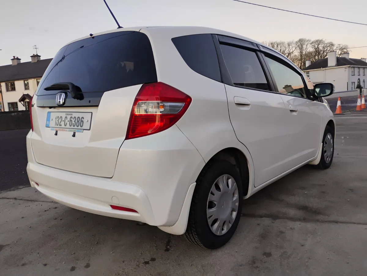 Honda Fit 2013 - Image 2