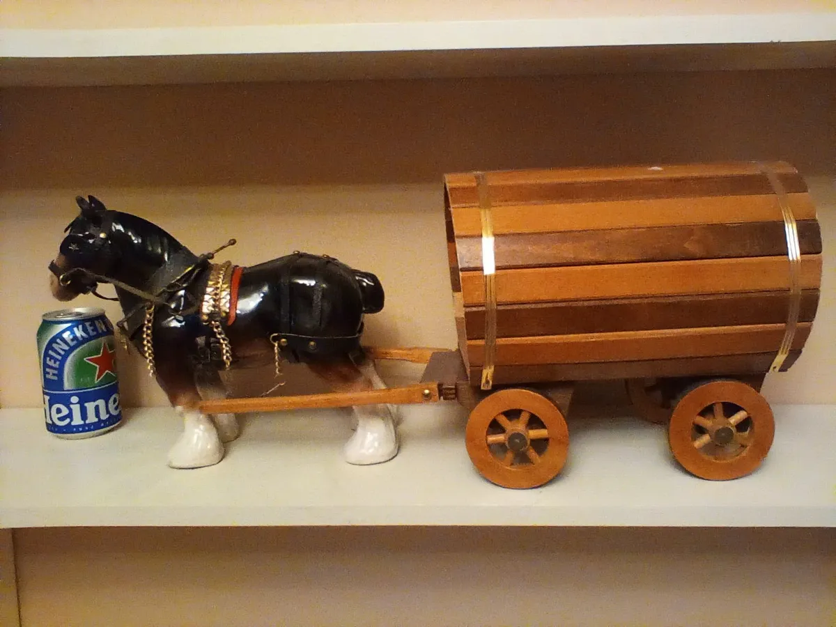 Old horse and caravan - Image 4