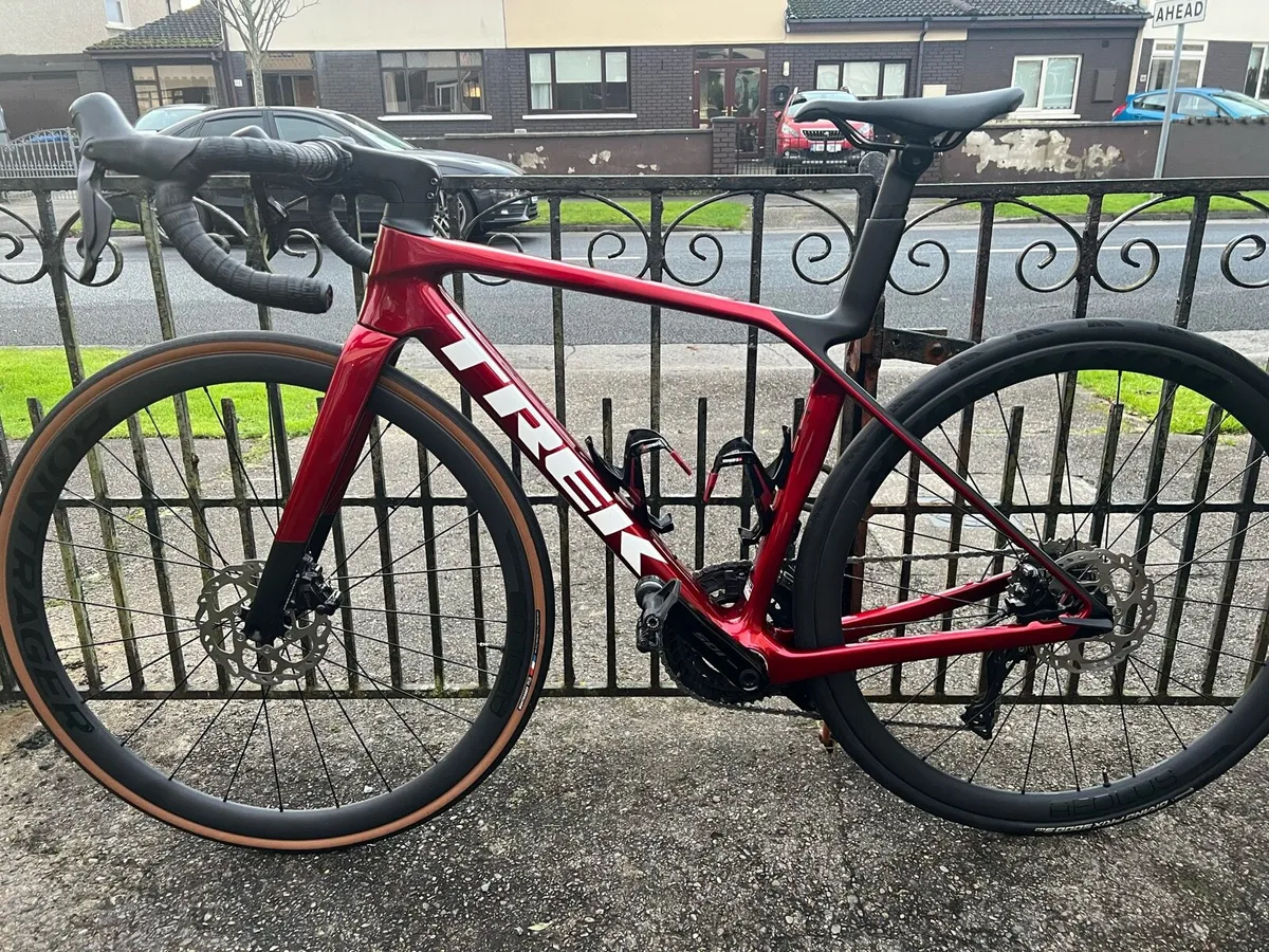 Trek Madone SL 6 Gen 8 Road - Image 2