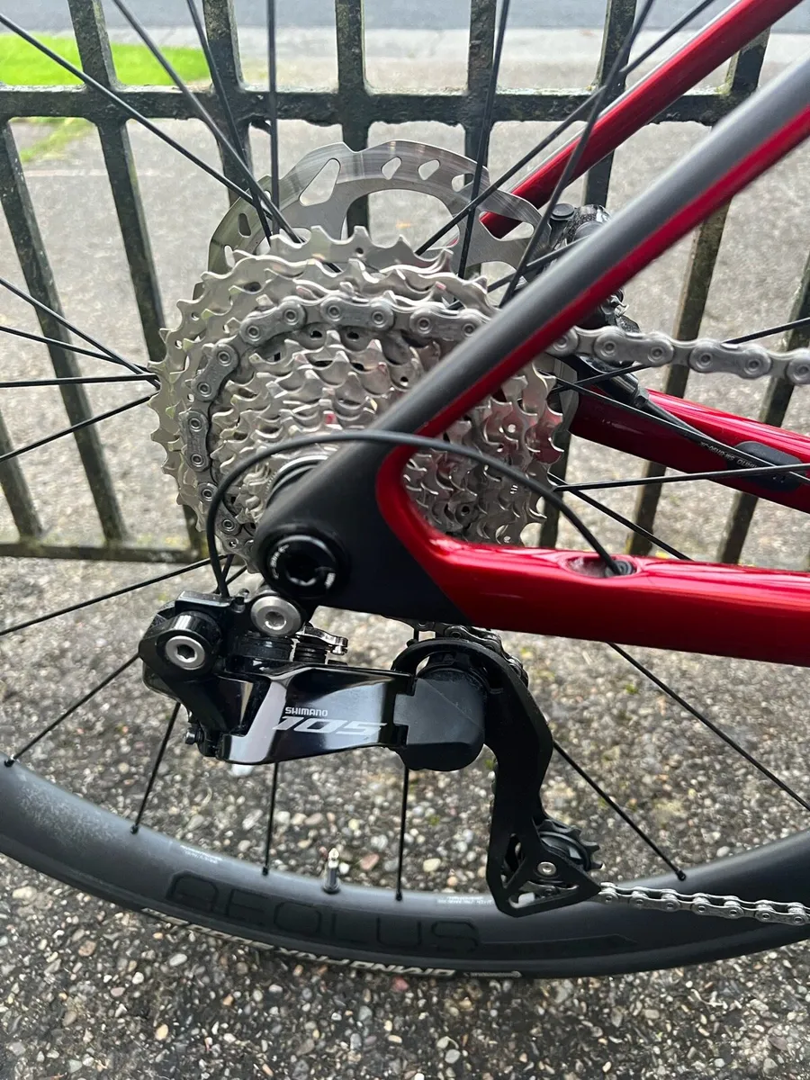 Trek Madone SL 6 Gen 8 Road - Image 4