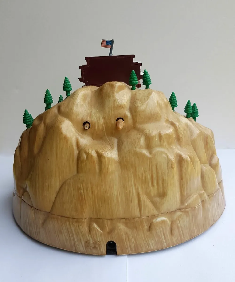 Lionel Train Station and book - Image 3