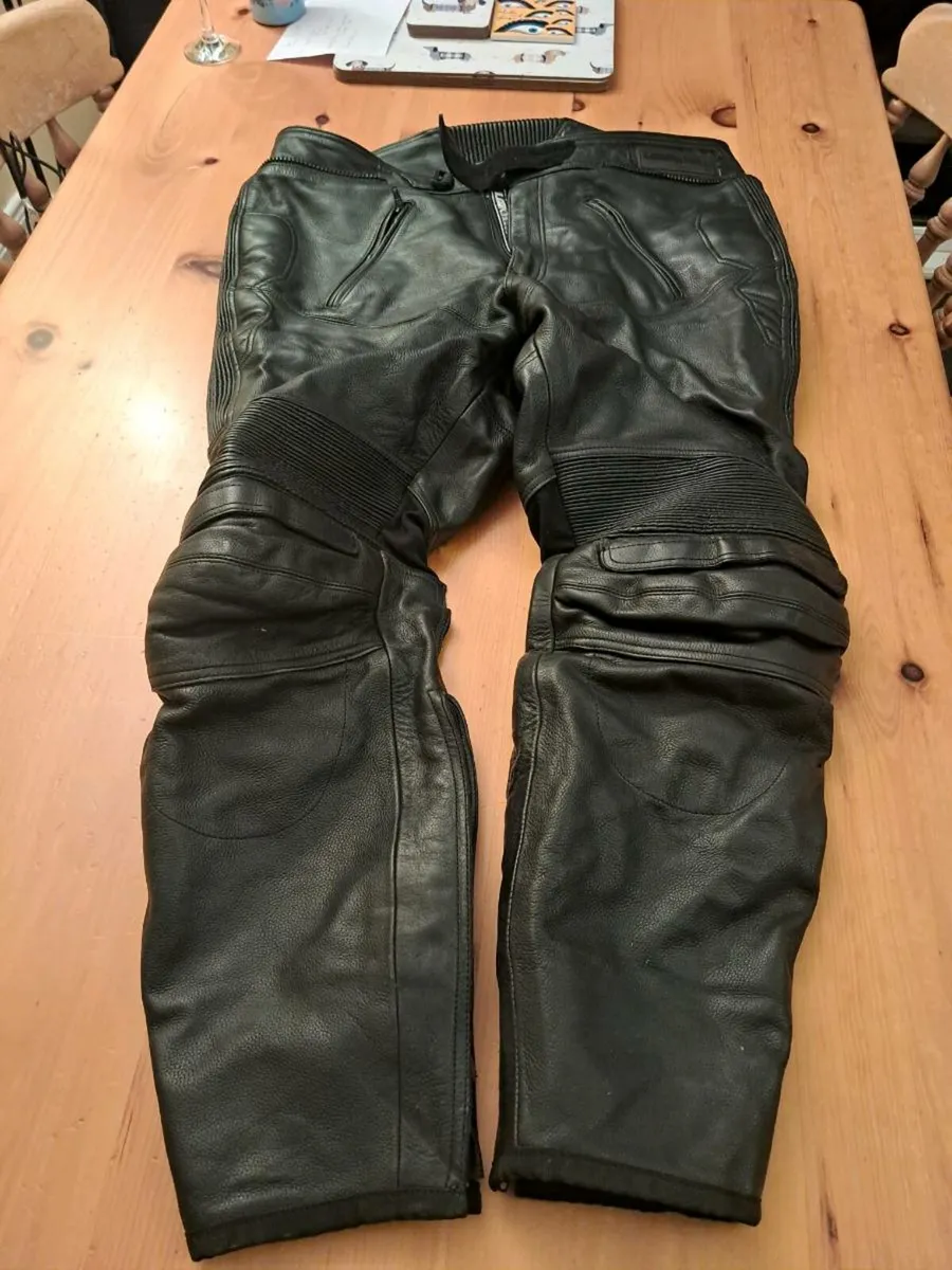 Full Set of Motor Cycle Gear + Leathers - Image 1