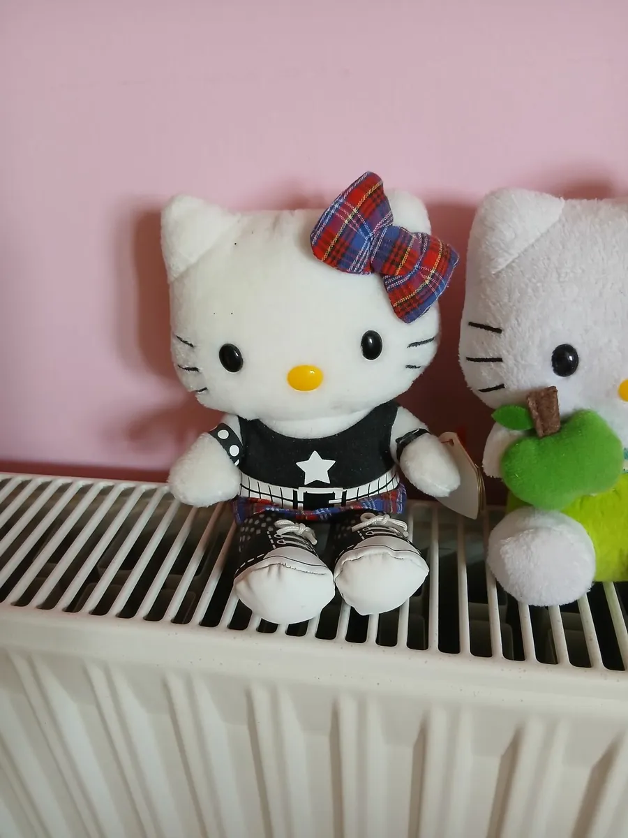 Hello Kitty Collectibles - Image 2