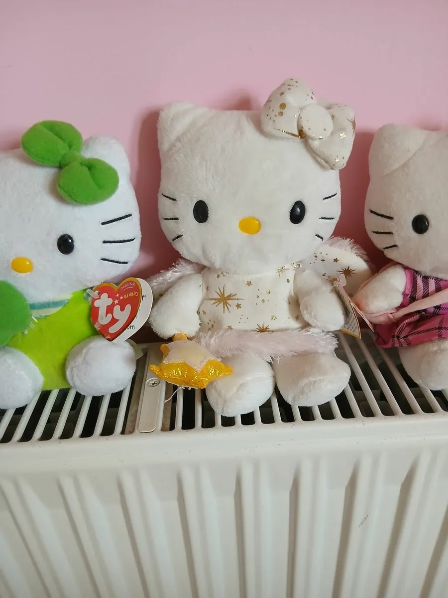 Hello Kitty Collectibles - Image 3