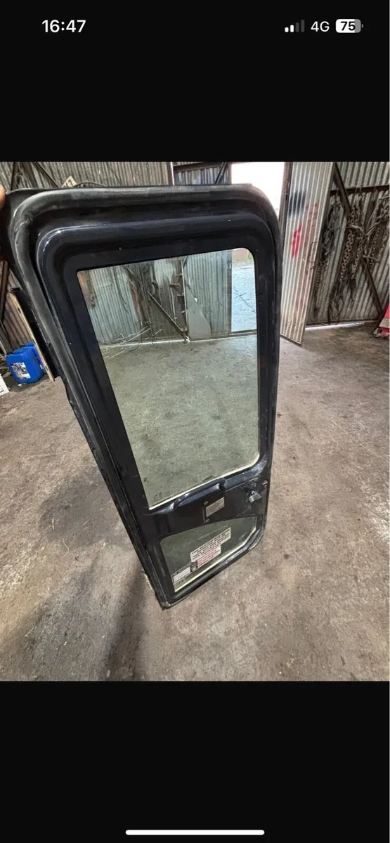 Hitachi Zx33/48-5 door - Image 2