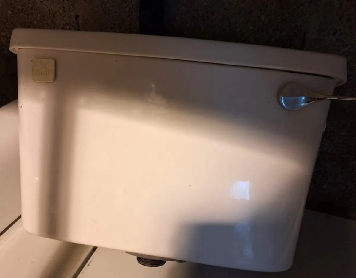 Bathroom suite - Image 2