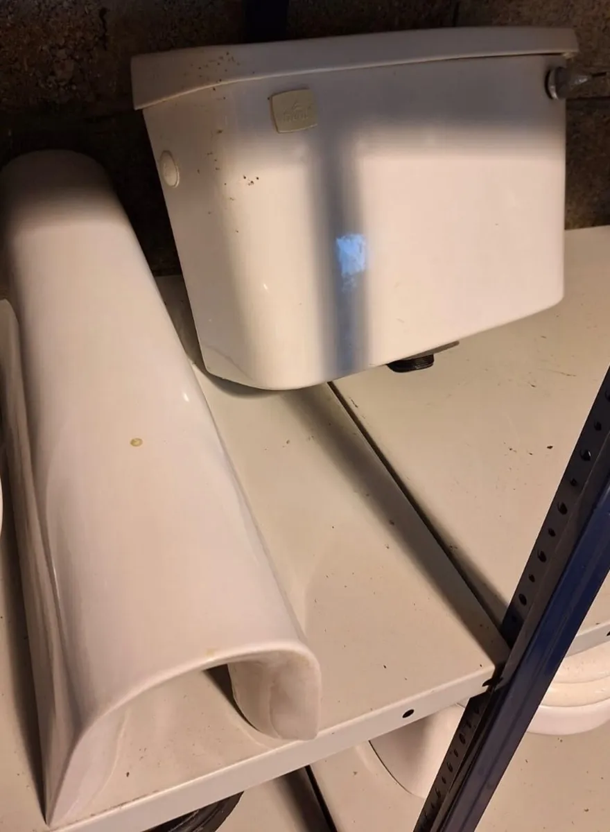 Bathroom suite - Image 3