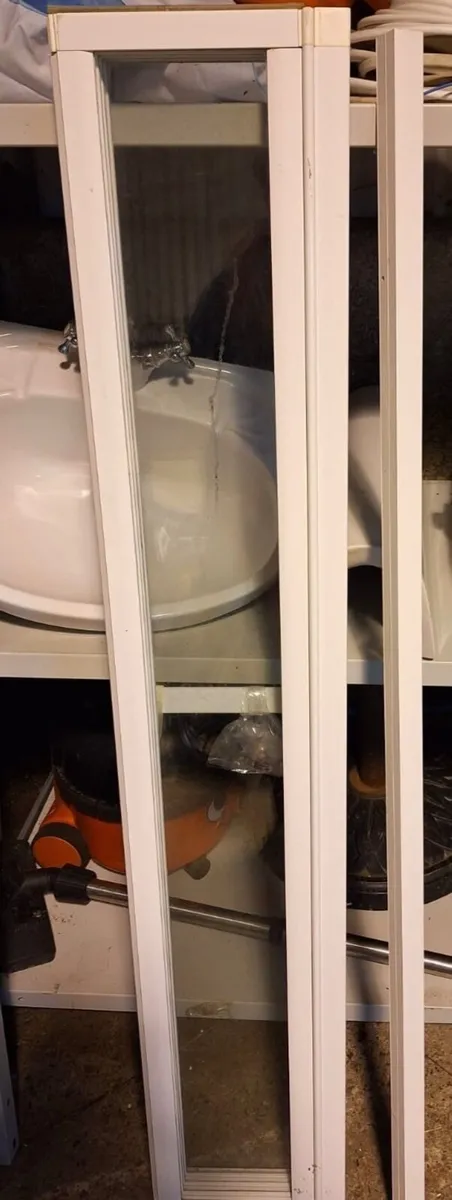 Bathroom suite - Image 4