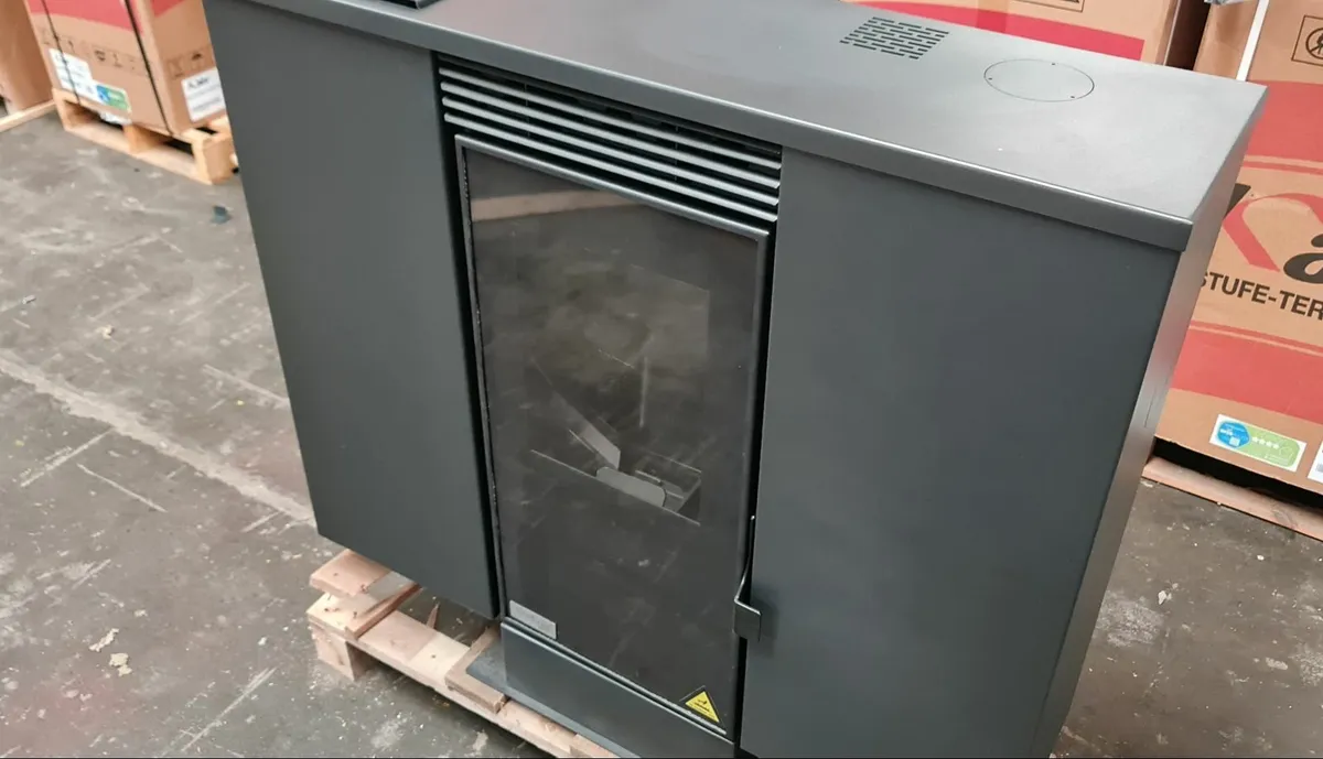 NEW slimline ductable 8.4kw black pellet stove - Image 2