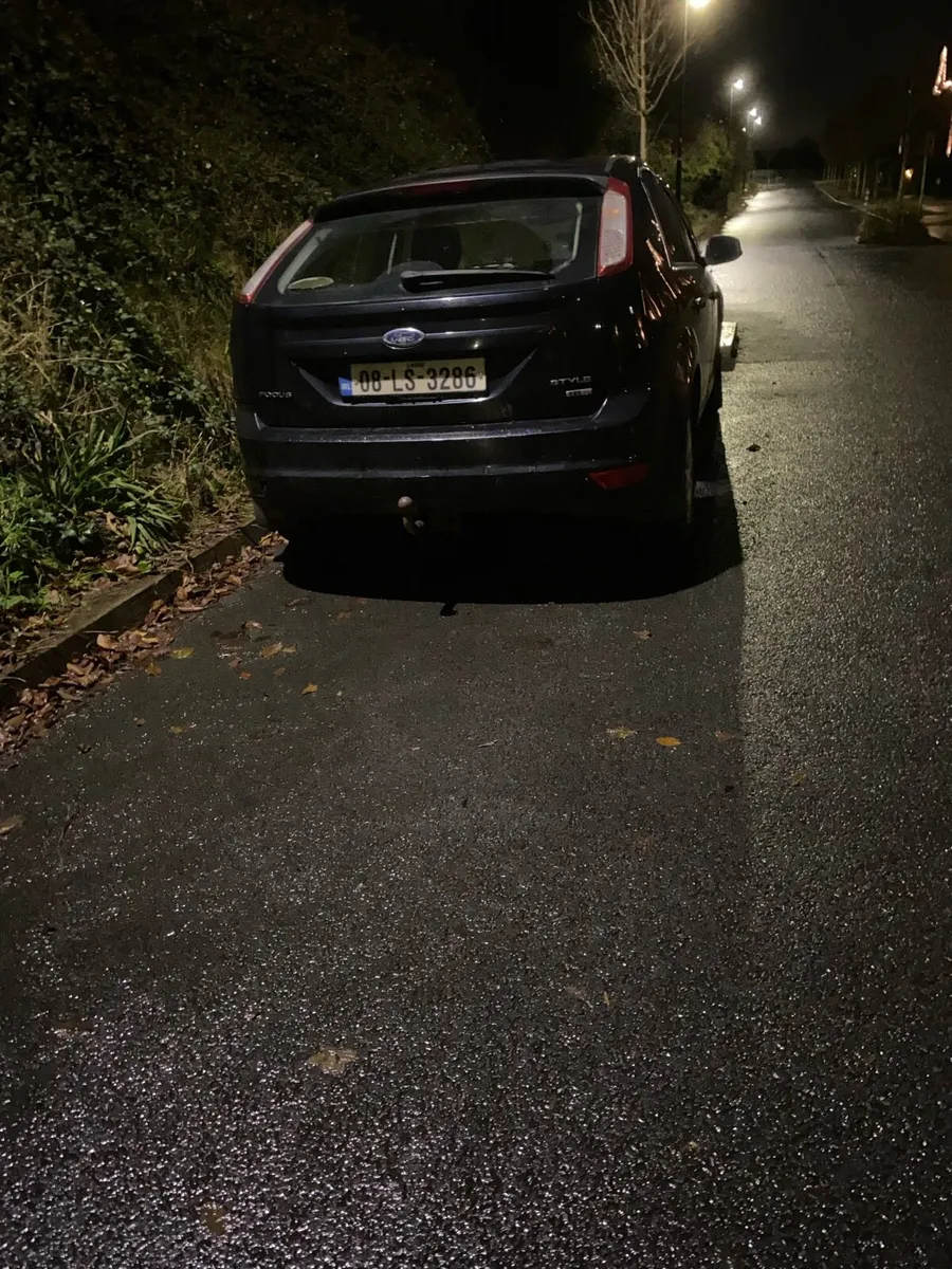 08 ford focus damaged repairable - Image 2