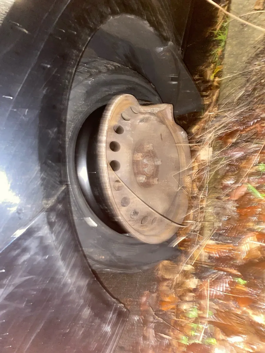 08 ford focus damaged repairable - Image 3