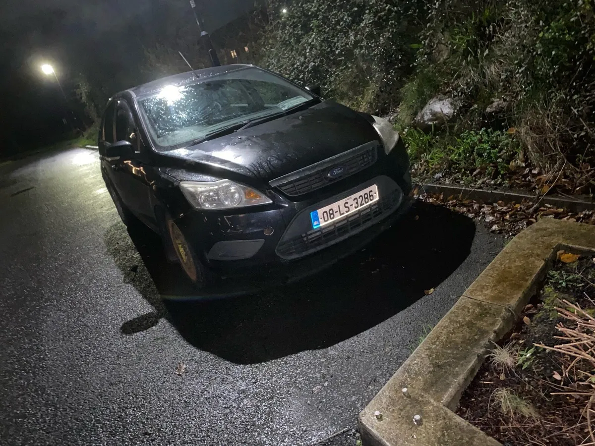 08 ford focus damaged repairable - Image 1