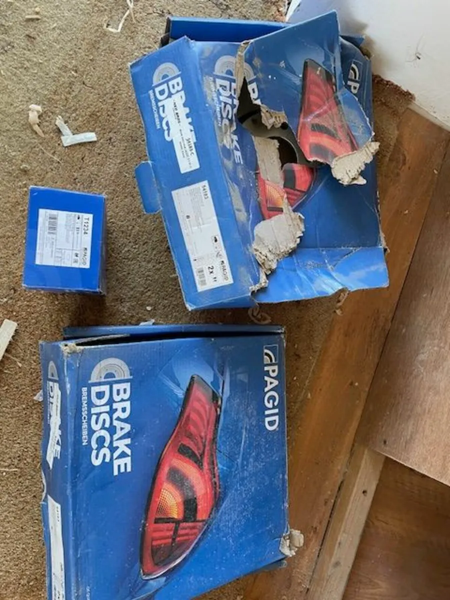 SAAB 93 Front Discs And Pads Set - Image 4