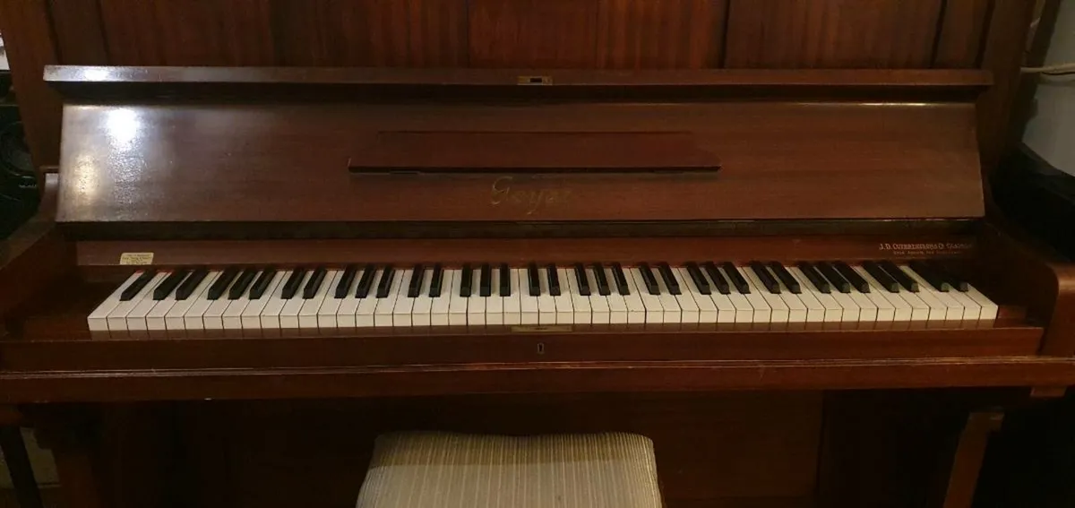 Upright Piano - Image 1
