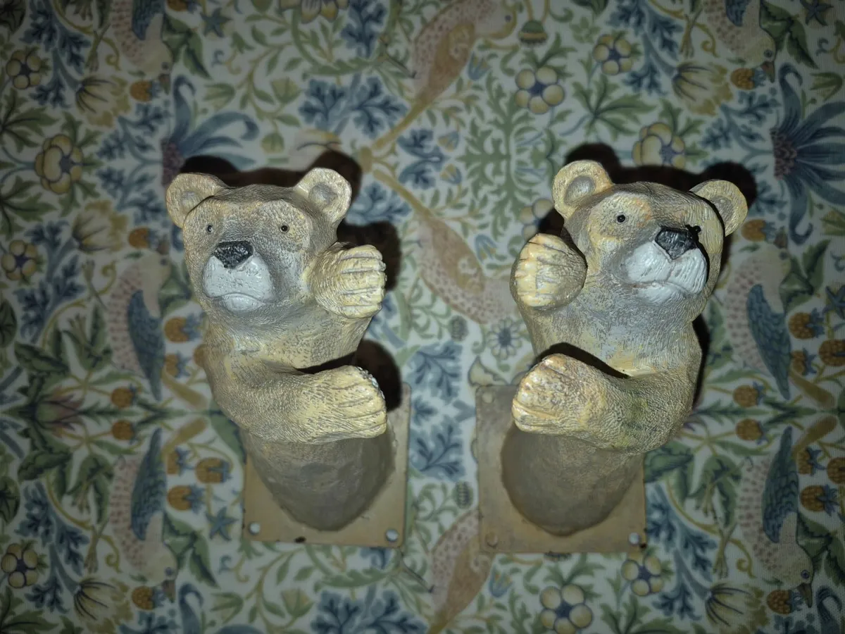 Bear curtain holders. - Image 1