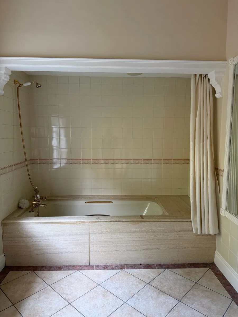 Full bathroom unit - Image 1
