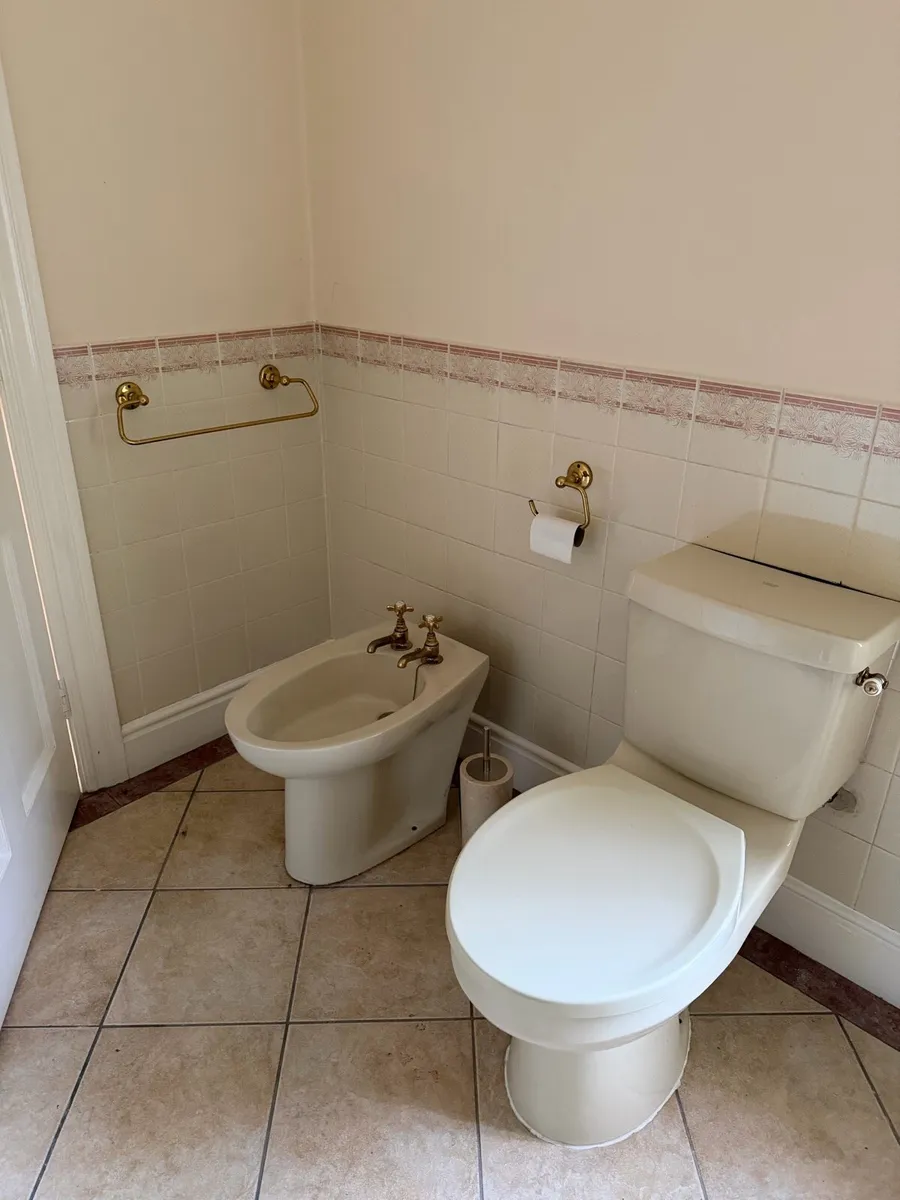 Full bathroom unit - Image 2