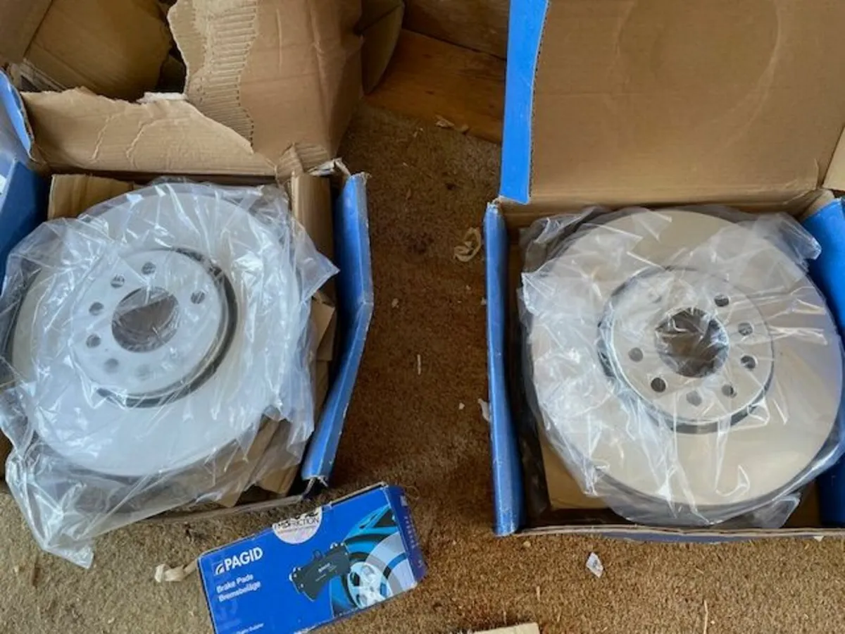 SAAB 93 Front Discs And Pads Set - Image 3