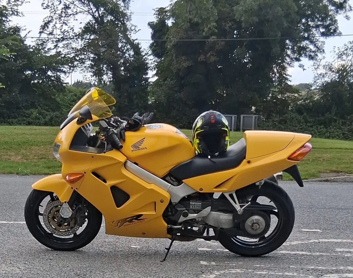 HONDA VFR800FI - Image 1
