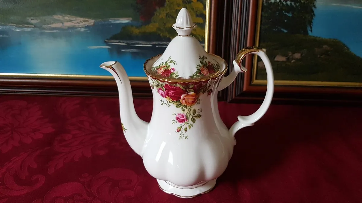 17 Pc. Royal Albert Old Country Roses Coffee Set - Image 4