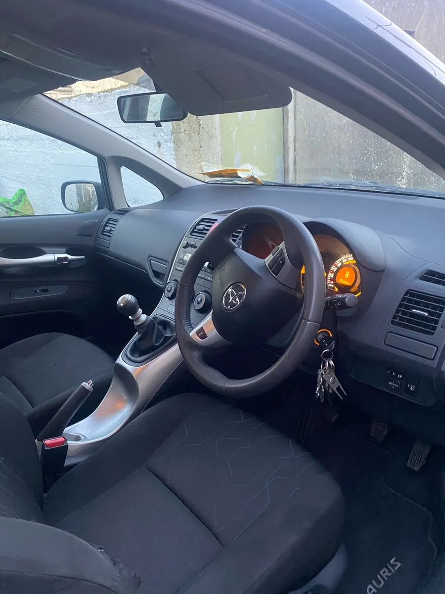 2012 Toyota Auris - Image 4
