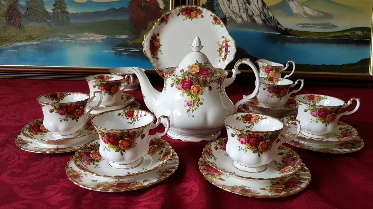 22Pc.Royal Albert Old CountryRoses TeaSet With Pot - Image 1