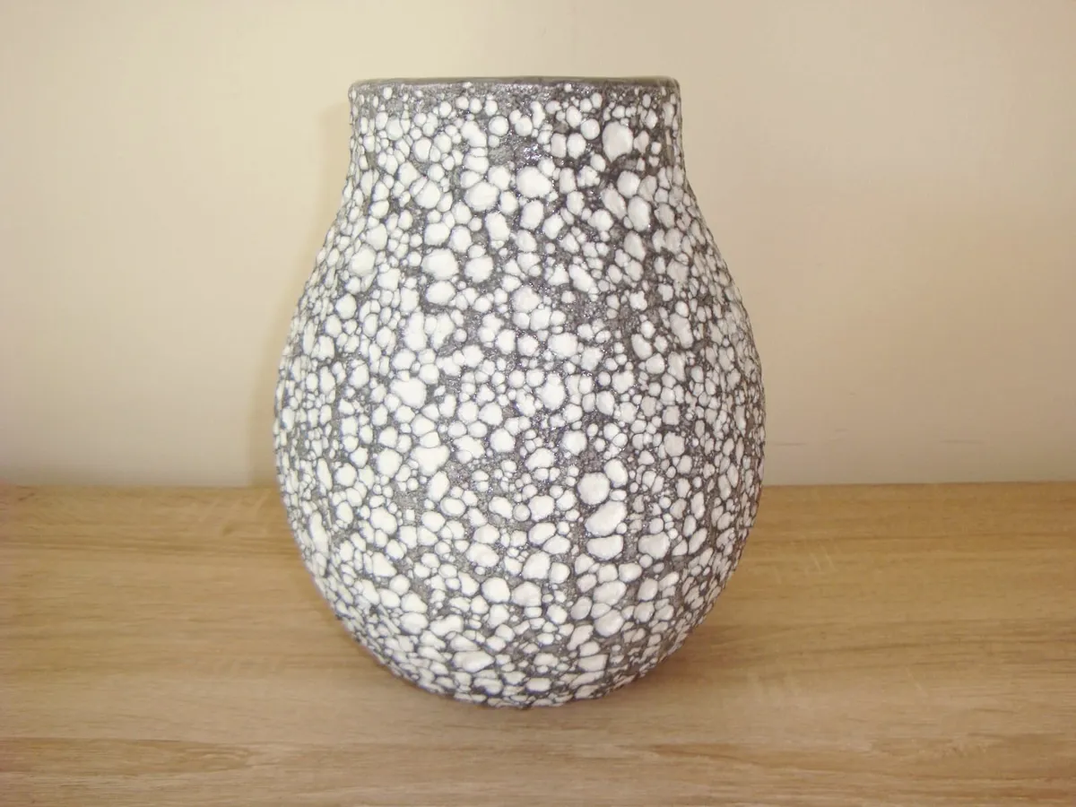 Grey textured ceramic vase - Image 1