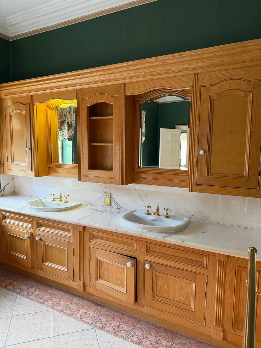 Bathroom unit - Image 1