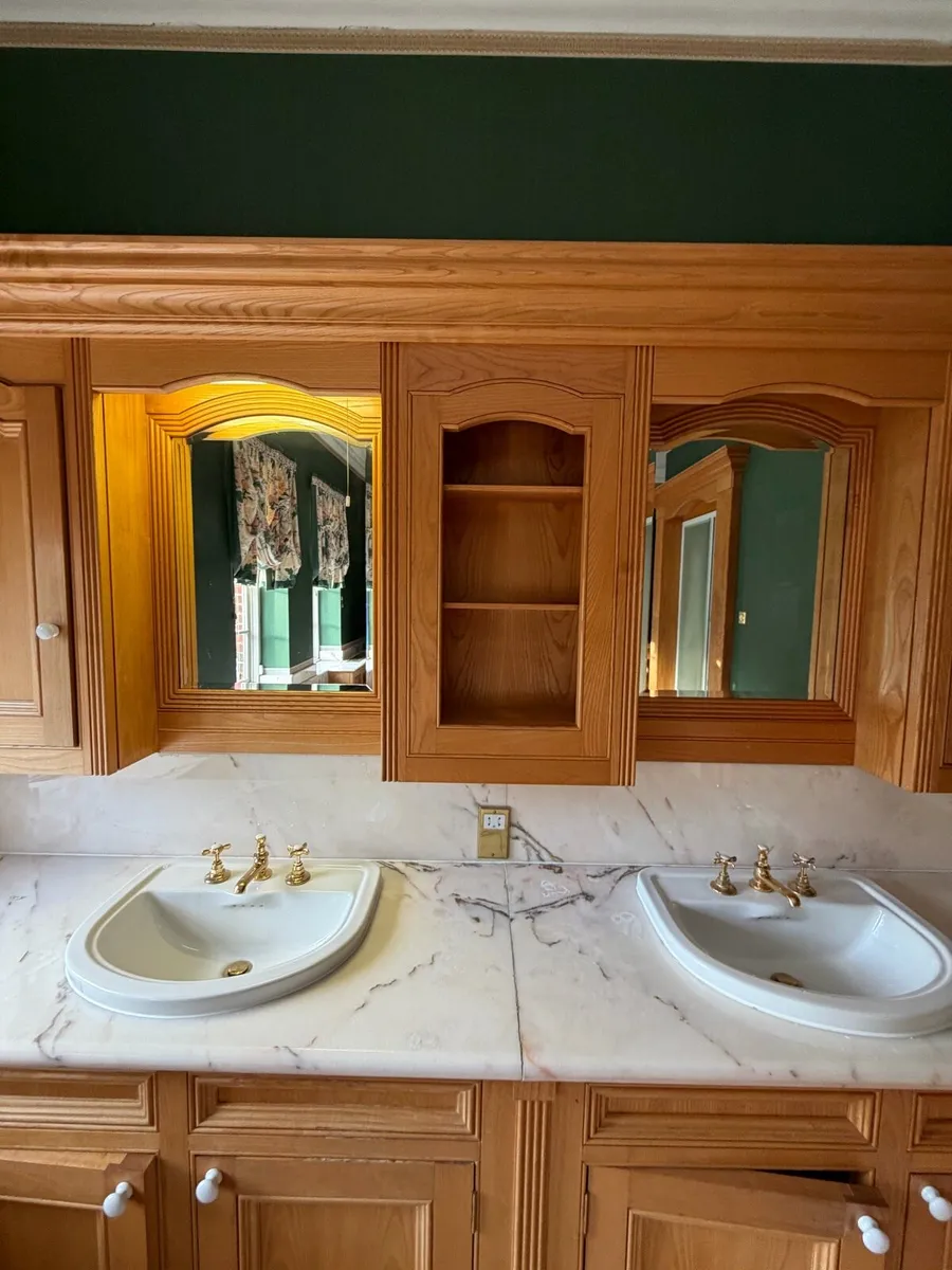 Bathroom unit - Image 2