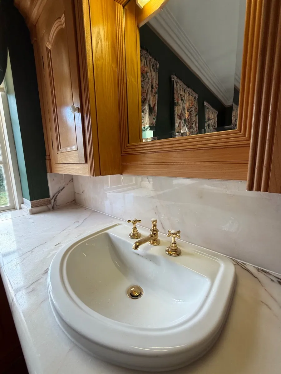 Bathroom unit - Image 3