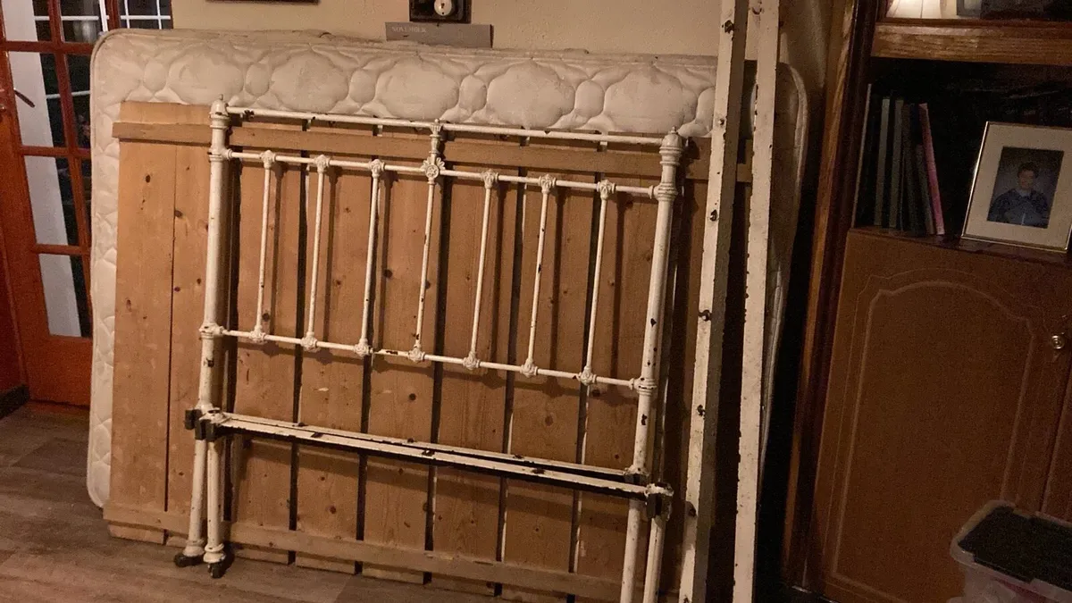 Antique double bed 4 foot wide by 5 foot 8 inches - Image 4