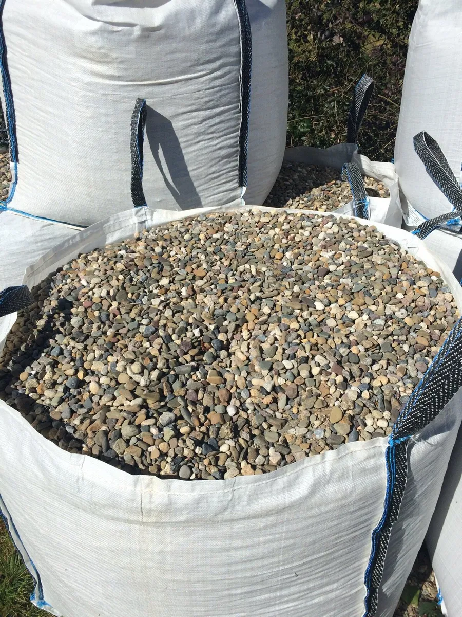 Chipping ,Sand, gravel and bark mulch - Image 1