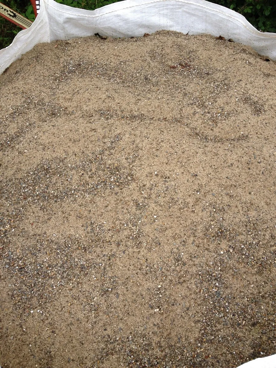 Chipping ,Sand, gravel and bark mulch - Image 3