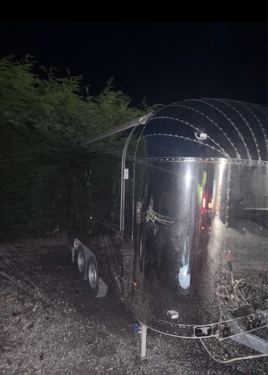 Airstream catering trailer - Image 4