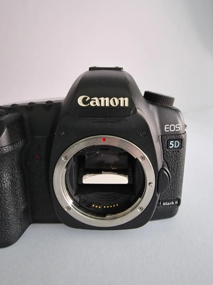 Canon 5D Mark II Full Frame DSLR  Body Only - Image 3