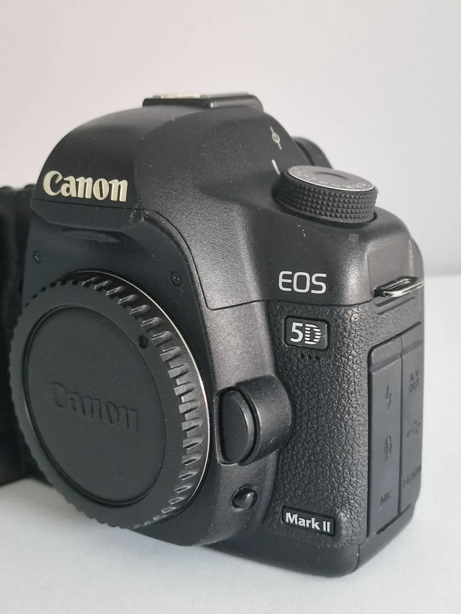Canon 5D Mark II Full Frame DSLR  Body Only - Image 4