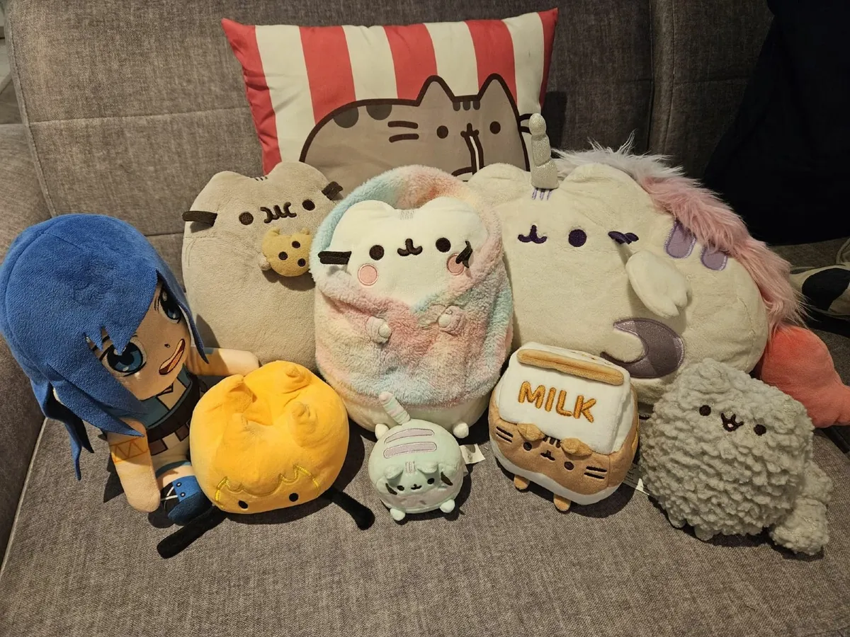 Collection of 7 Pusheens & FREE GIFT - Bargain - Image 1