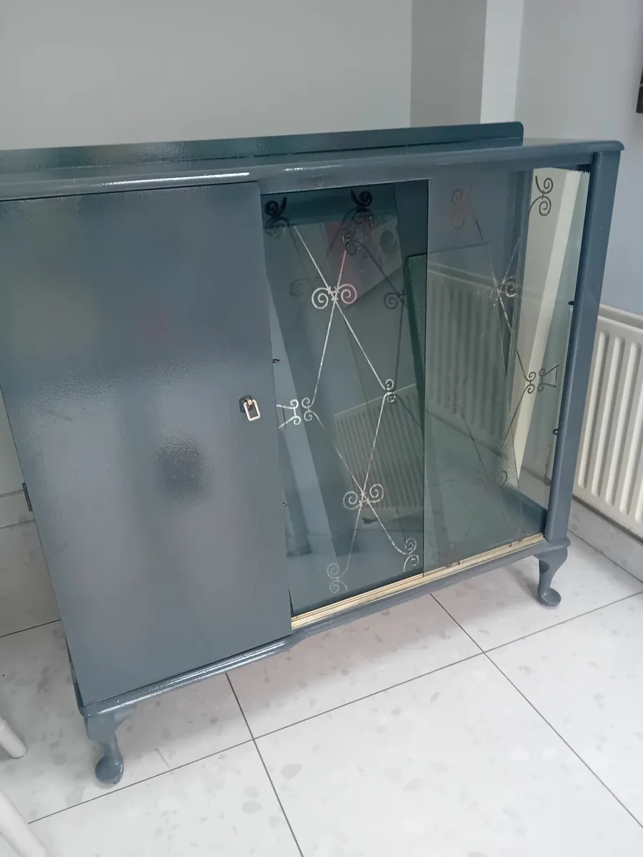 Free Vintage 1960"s Glass Case - Image 1