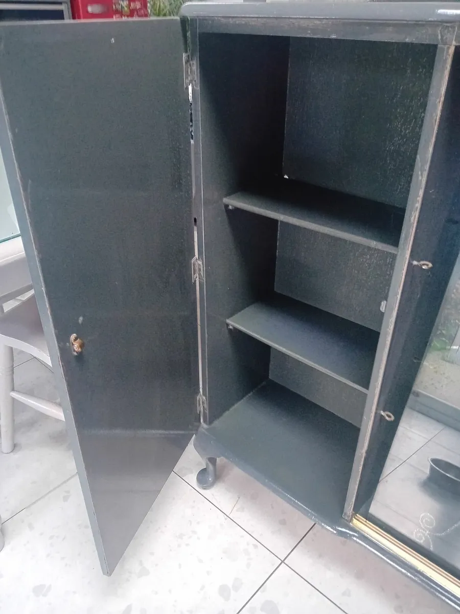 Free Vintage 1960"s Glass Case - Image 3