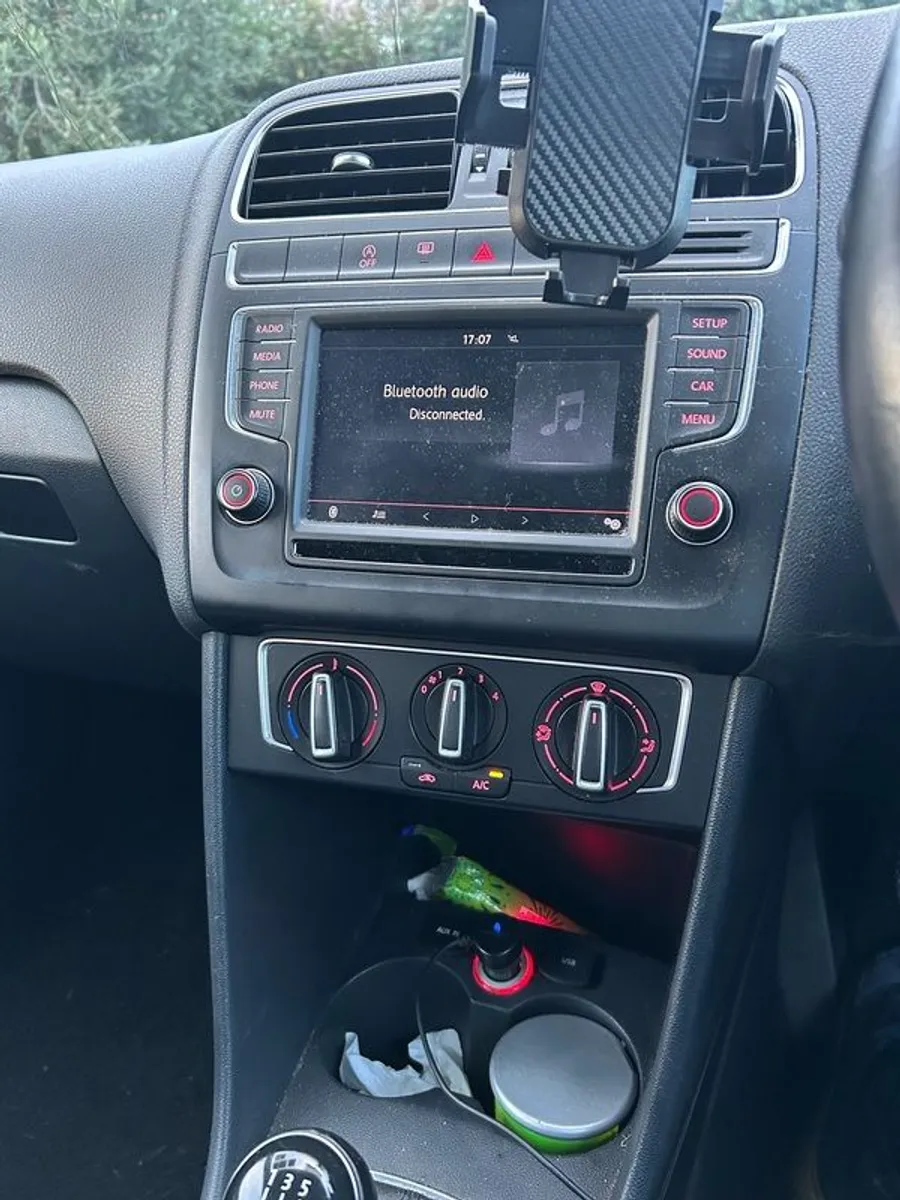 2015 Volkswagen Polo - Image 4