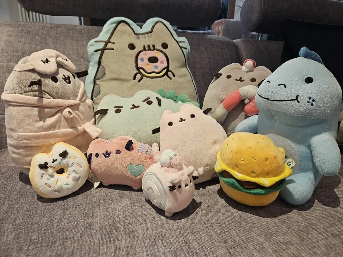 Collection of 8 Pusheens & FREE GIFT - Bargain - Image 2