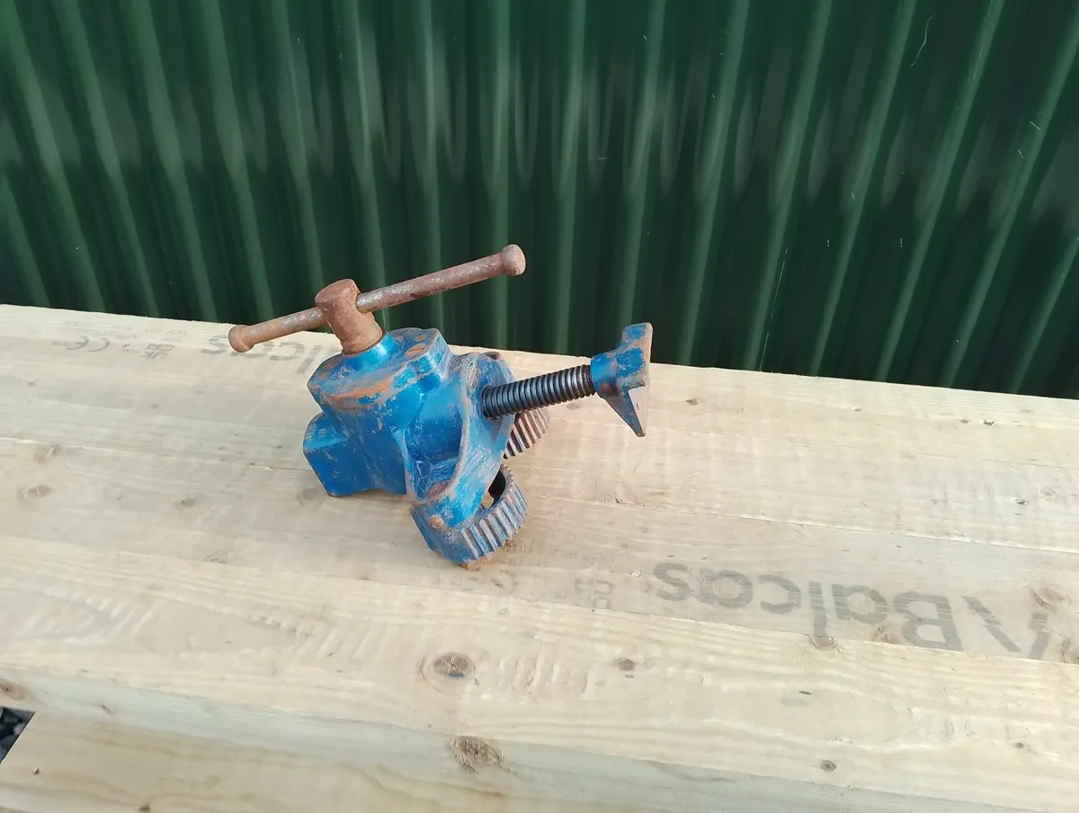 Floorboard Clamp - Image 1