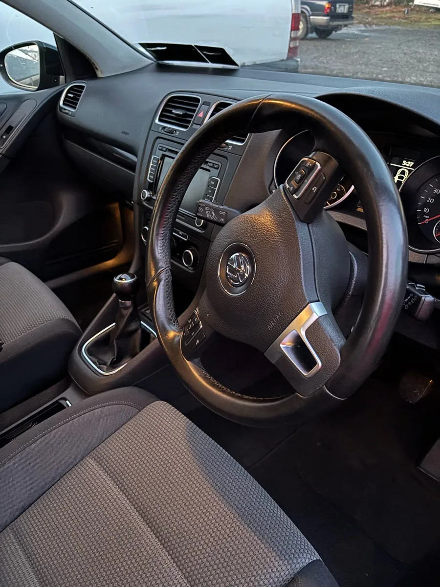 Volkswagen Golf 2012 - Image 2