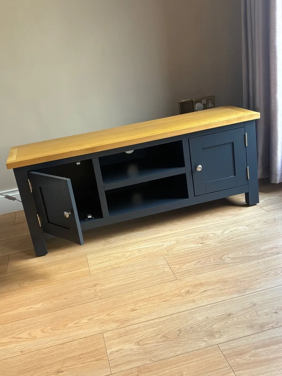 TV stand - Image 4